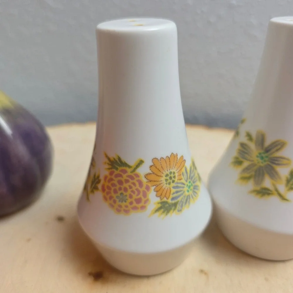 Noritake‎ Japan Vintage Floral Salt and Pepper Shakers White Porcelain Set MCM